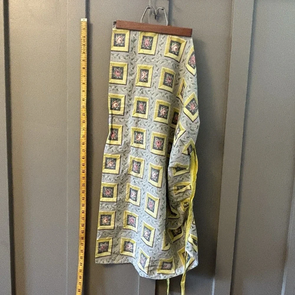 VTG Classic 1970's Handmade Half Apron Tie-Back Geometric Floral Kitchen Staple
